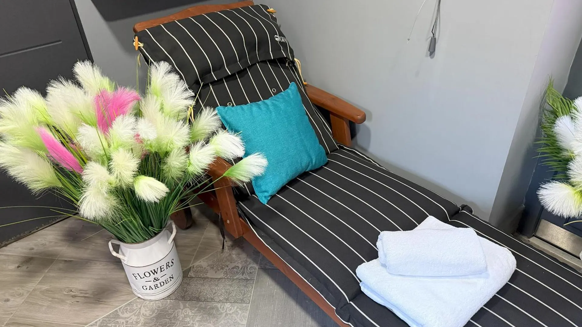 Residence Iron Cube 카를로비바리 체코